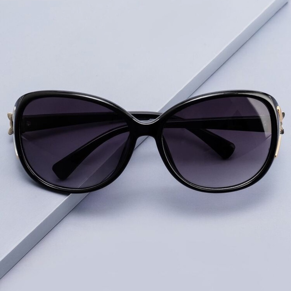 Black & Gold Oversized Sunglasses Polarized New with Case - Picture 5 of 6